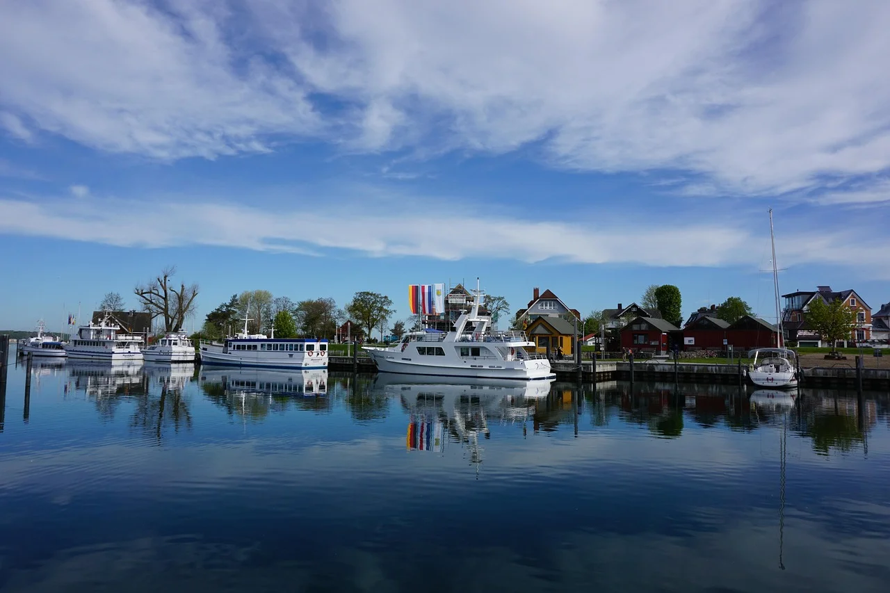 Fischkutter im Niendorfer Hafen an der Lübecker Bucht
